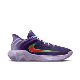 Nike Giannis Immortality 4 51,5. Nike Giannis Immortality 4 - výkon a podpora pre hráčov Nike Giannis Immortality 4 je basketbalová obuv určená pre viacúčelových hráčov. Topánky majú ľahký zvršok zo sieťoviny, ktorý je priedušný a poskytuje pohodlie počas hry. Spevnená päta poskytuje stabilitu počas náhlych zastavení, zatiaľ čo vylepšený vzor podrážky zlepšuje trakciu a umožňuje rýchly pohyb po ihrisku. Výhody: Vhodná pre všetkých, ktorí chcú hrať na ihrisku:  Podpora päty: zosilnená konštrukcia pre väčšiu stabilitu počas zastavení a zmien smeru. Vylepšená trakcia: nový vzor podrážky pre lepšiu pohyblivosť a kontrolu na kurte. Ľahký zvršok: Materiál zo sieťoviny poskytuje priedušnosť a pohodlie počas celej hry. Vnútorný systém blokovania chodidla: lepšia kontrola pohybu počas intenzívnej hry.   Táto basketbalová obuv je ideálna pre hráčov, ktorí potrebujú flexibilitu a podporu pre všetky herné situácie!Vrch - textília a syntetika  Ponúka výhodný pomer priedušnosti a odolnosti. Textília je dobre priedušná, ale zároveň ponúka zvýšenú odolnosť proti oderu a vplyvom. Je navyše na strategických miestach spevnená syntetickými prekryvmi, ktoré topánku spevňujú, robia ju odolnejšou a chránia tvoje nohy.Medzipodošva - EVA  Základná technológia používaná u väčšiny modelov tenisiek, ktorá sa vyznačuje dobrou tlmivosťou a responzivitou. Čo sa týchto dvoch vlastností týka, existujú lepšie technológie s väčším tlmením a návratom energie. EVA (alebo tiež Ethylenvinylacetát) je ale oproti nim cenovo dostupnejšia a často vhodnejšia. Nie vždy totiž potrebuješ tú najmäkšiu topánku.Podrážka - guma  S gumovou podrážkou sa proste nedá nič pokaziť. Dlho vydrží, ľahko sa čistí a má skvelú trakciu.