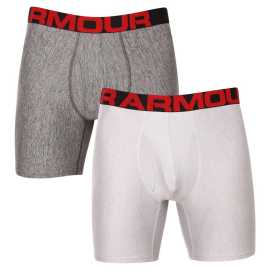2PACK pánské boxerky Under Armour sivé (1363619 011) M, trenky. Maximálny výkon a pohodlie s pánskymi boxerkami Under Armour
Keď ide o spodnú bielizeň pre aktívny životný štýl, nemali by ste robiť kompromisy. Pánske boxerky Under Armour sú určené pre mužov, ktorí chcú pohodlie, funkčnosť a štýl v jednom balení. Vďaka dlhším nohavičkám, funkčnému materiálu a technickému strihu sa na ne môžete spoľahnúť pri športe, tréningu aj náročnom dni.
Funkčný materiál pre každú výzvu
Boxerky sú vyrobené zo zmesi polyesteru a elastanu - táto kombinácia zaručuje vysokú odolnosť, ľahkosť a rýchlo odvádza vlhkosť od tela. Materiál je pružný vo všetkých smeroch a dokonale sa prispôsobí pohybu. Boxerky Under Armour perfektne sedia, čo oceníte najmä pri športe alebo fyzicky náročnej práci.
Prepracovaný dizajn, ktorý drží tvar
Predĺžené nohavice zabraňujú zhŕňaniu a odieraniu, zatiaľ čo elastická guma s logom drží boxerky pevne na mieste a nikde sa nezarezáva. Športový strih je navrhnutý tak, aby vás podporil pri akejkoľvek aktivite - od posilňovne až po celodenné nosenie. Neutrálna farebná schéma pôsobí čisto a technicky - presne tak, ako by to malo byť pri spodnej bielizni navrhnutej pre maximálnu funkčnosť.
Prečo by boxerky Under Armour nemali chýbať vo vašom šatníku

Funkčný materiál odvádzajúci vlhkosť.
Dlhšie nohavičky pre pohodlie bez zhŕňania.
Technický strih pre voľnosť pohybu.

Spodná bielizeň Under Armour, ktorá vás podporí pri akejkoľvek aktivite
Spodná bielizeň Under Armour je navrhnutá tak, aby vám umožnila podať životný výkon - a nezáleží na tom, či sa chystáte na horolezeckú túru alebo náročné obchodné stretnutie. Boxerky, slipy a podprsenky si našli svoje miesto v miliónoch zásuviek so spodnou bielizňou po celom svete. Značka Under Armour je zárukou dokonalej funkčnosti, prepracovaných strihov a kvalitných materiálov, ktoré sa dobre nosia.
Ako sa starať o boxerky Under Armour
S trochou starostlivosti vás boxerky Under Armour udržia vo forme a pripravené zvládnuť každý deň naplno.

Pranie: Per je na 30 °C. Používej jemné prací prostředky bez aviváže – ta může negativně ovlivnit funkční vlastnosti materiálu.
Sušenie: Nevhodné pro sušičku. Nejlépe je nechat boxerky uschnout volně na vzduchu – ideálně naplocho a mimo přímé slunce, aby nedošlo ke ztrátě tvaru.
Žehlenie: Nežehlit. Materiál je nemačkavý a žehlení není potřeba – vysoké teploty mohou poškodit elastická vlákna.

Tip: Vaša obľúbená spodná bielizeň si zaslúži šetrné zaobchádzanie. A pretože chceme, aby dlho vydržala, ponúkame aj množstvo doplnkov na pranie, ktoré udržia materiál dokonale čistý a chránený.