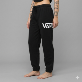Vans Take It Easy Sweatpant L. Vans-style cool  Dámske tepláky Vans Take It Easy sú vytvorené pre maximálne pohodlie bez kompromisov v oblasti štýlu. Čierna farba, jednoduchý strih a ikonické logo Vans vytvárajú kúsok, ktorý si zamilujete doma, vonku aj na cestách. Výhody  Mäkký materiál vyrobený z 84 % bavlny a 16 % polyesteru. Elastický pás so šnúrkou na stiahnutie pre pohodlné nosenie. Manžety na nohaviciach držia tvar a perfektne sedia. Štýlové logo Vans na ľavej nohavici.   Tepláky, ktoré skvele vyzerajú a ešte lepšie sa nosia. Hodia sa ku všetkému od mikiny až po crop top. Skvelá voľba pre každého, kto má rád štýl a pohodlie v jednom.