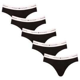5PACK pánske slipy Tommy Hilfiger čierné (UM0UM02905 0SJ) L. Tommy Hilfiger – pánske slipy
Parádne slipy Tommy Hilfiger potešia tak športovcov, ako aj elegánov. Bavlnený materiál s mäkkými lemami perfektne sedí na tele. Športová guma je príjemná a umožňuje čo najpohodlnejšie nosenie. Vďaka kvalitnému materiálu a super cene sú jedny z najobľúbenejších slipov na trhu. Myslíme si, že spodnú bielizeň od značky Tommy Hilfiger by mohol mať v zásuvke každý. Sú balené v originálnej papierovej škatuľke.