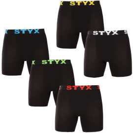 5PACK pánske boxerky Styx long športová guma čierné (5UN9601) XXL, trenky. Pohodlie bez kompromisov v boxerkách od českej značky Styx
Doprajte si pohodlie, ktoré vydrží celý deň, s pánskymi boxerkami Styx. Tieto pánske boxerky s predĺženými nohavicami a športovou gumou sú ideálnou voľbou na každodenné nosenie a výnimočný športový výkon. Navyše sa môžete spoľahnúť na tradičnú českú kvalitu, ktorá vás nikdy nesklame.
Kvalitný materiál pre maximálne pohodlie
Boxerky sú vyrobené z prvotriednej zmesi bavlny a umelých vlákien. Bavlna je priedušná a jemná k pokožke, zatiaľ čo modal dodáva materiálu hodvábnu jemnosť a odolnosť voči opotrebovaniu. Vďaka elastanu sa boxerky prispôsobia vášmu telu a zabezpečia úplnú voľnosť pohybu bez akýchkoľvek obmedzení. Táto kombinácia materiálov zabezpečuje dokonalú rovnováhu medzi pohodlím, funkčnosťou a odolnosťou.
Praktický dizajn a česká precíznosť
Boxerky Styx majú predĺžené nohavičky, ktoré poskytujú dodatočnú oporu a zabraňujú odieraniu stehien, čo oceníte pri športe a dlhom sedení v kancelárii alebo v aute. Športový elastický pás s logom Styx drží boxerky na svojom mieste, netlačí a dodáva im moderný vzhľad. Klasické farebné prevedenie dodá vášmu šatníku nadčasovú eleganciu a svieži štýl.
Prečo si vybrať boxerky Styx

Česká kvalita: Navrhnuté a vyrobené v Českej republike, čo zaručuje najvyššiu kvalitu spracovania.
Prémiové materiály: Kombinácia bavlny, modalu a elastanu pre maximálne pohodlie.
Univerzálny dizajn: Predĺžené nohavice a štýlové športové elastické nohavice na každú príležitosť.

Spodná bielizeň Styx je jednou z najobľúbenejších
Česká značka Styx je medzi zákazníkmi známa najmä vďaka svojej spodnej bielizni s neotrelými vzormi vo výrazných farbách. Hlavným dôvodom obľúbenosti značky sú však jej pohodlné materiály a skvelé strihy, ktoré sme vyskúšali na vlastnej koži. Značka Styx patrí medzi naše privátne značky a za kvalitu našich výrobkov dáme ruku do ohňa.
Ako sa mám starať o svoje boxerky Styx?

Pranie: Per je na 30 °C s jemným pracím prostriedkom, aby materiál zostal hebký a príjemný.
Sušenie: Sušička sa neodporúča, boxerky sušte voľne na vzduchu, aby si zachovali svoj tvar.
Žehlenie: V prípade potreby žehlite pri nízkej teplote, aby si materiál zachoval svoju mäkkosť.

Tip: Staňte sa expertom na údržbu spodnej bielizne vďaka tipom v našom článku a doprajte svojim obľúbeným kúskom starostlivosť, ktorú si zaslúžia.