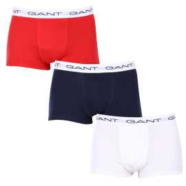 3PACK pánske boxerky Gant viacfarebné (900013003-105) 3XL, trenky. Štýl, ktorý vás nesklame - pánske boxerky GANT
Stavte na pohodlie a nadčasový vzhľad s pánskymi boxerkami GANT v nadčasovej farebnej kombinácii. Značka GANT je synonymom kvality a štýlu, a presne to vám prinášajú tieto boxerky. Sú pohodlné na každodenné nosenie, vyzerajú skvele a budete sa v nich cítiť dokonale.
Prvotriedny materiál pre každodenné pohodlie
Boxerky sú vyrobené z kvalitnej zmesi bavlny a elastanu. Bavlna je mäkká, priedušná a jemná k pokožke, takže vám zaistí pohodlie počas celého dňa. Materiál je dostatočne elastický, takže boxerky sa dokonale prispôsobia vášmu telu a zostanú pohodlné aj pri pohybe.
Moderný dizajn do práce aj na večerné rande
Jednoduchý dizajn dopĺňa vytkávaná guma v páse s logom GANT, ktorý je mäkký a netlačí. Kratšie nohavice pôsobia športovým dojmom a zároveň umožňujú väčšiu voľnosť pohybu - ideálne k tesnejším nohaviciam alebo šortkám. Nadčasová farebná kombinácia je univerzálna a elegantná, takže tieto boxerky sa hodia doslova ku všetkému a zvýšia vaše sebavedomie na pracovnom stretnutí alebo večer v bare.
Prečo by ste určite mali vyskúšať boxerky GANT

Kvalitný materiál a pohodlný strih:Mäkká bavlna s elastanom zaručuje pohodlie a skvelý strih.
Štýlový minimalistický dizajn: Klasické farebné prevedenie a vyšívané elastické logo pôsobia elegantne a moderne.
Univerzálnosť: Ideálne na každodenné nosenie, do práce, na šport aj na voľný čas.

Spodná bielizeň GANT pre štýlových mužov
Od roku 1949 je značka GANT synonymom precízneho remeselného spracovania a kvalitných materiálov. Pôvodne začínala ako výrobca košieľ, dnes je jej sortiment oveľa širší a zahŕňa veľký výber spodnej bielizne. Pánske boxerky vás potešia nielen svojou kvalitou, ktorá zaručuje pohodlie, ale aj sviežim, moderným vzhľadom, ktorý vám bude pristane.
Ako sa starať o pánske boxerky GANT
Aby vám spodná bielizeň dlho vydržala v skvelom stave, odporúčame dodržiavať tieto tipy.

Perte: Per ich pri maximálnej teplote 40 °C. Používajte jemný prací prostriedok a vyhýbajte sa bielidlám alebo silným chemikáliám, ktoré by mohli poškodiť látku alebo gumu.
Sušenie: Boxerky môžeš sušiť v sušičke - odporúčame nastaviť šetrný program na nižšiu teplotu. Vyhneš sa tak prípadnému zrazeniu alebo strate elasticity.
Žehlenie: Ak je to potrebné, môžeš ich žehliť na nízku teplotu, ideálne naruby. Vyhni sa žehleniu priamo cez gumu s logom, aby nedošlo k jej poškodeniu.

Tip: Nájsť ten správny kus spodnej bielizne, ktorý vám dokonale padne, môže byť náročné. Keď ho nájdete, oplatí sa oň dobre starať, aby vám dlho vydržal. Tipy, ako to urobiť, nájdete v našom článku.