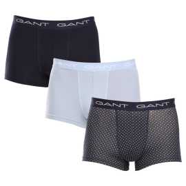 3PACK pánske boxerky Gant viacfarebné (902343013-433) L, trenky. Štýl, ktorý vás nesklame - pánske boxerky GANT
Stavte na pohodlie a nadčasový vzhľad s pánskymi boxerkami GANT v nadčasovej farebnej kombinácii. Značka GANT je synonymom kvality a štýlu, a presne to vám prinášajú tieto boxerky. Sú pohodlné na každodenné nosenie, vyzerajú skvele a budete sa v nich cítiť dokonale.
Prvotriedny materiál pre každodenné pohodlie
Boxerky sú vyrobené z kvalitnej zmesi bavlny a elastanu. Bavlna je mäkká, priedušná a jemná k pokožke, takže vám zaistí pohodlie počas celého dňa. Materiál je dostatočne elastický, takže boxerky sa dokonale prispôsobia vášmu telu a zostanú pohodlné aj pri pohybe.
Moderný dizajn do práce aj na večerné rande
Jednoduchý dizajn dopĺňa vytkávaná guma v páse s logom GANT, ktorý je mäkký a netlačí. Kratšie nohavice pôsobia športovým dojmom a zároveň umožňujú väčšiu voľnosť pohybu - ideálne k tesnejším nohaviciam alebo šortkám. Nadčasová farebná kombinácia je univerzálna a elegantná, takže tieto boxerky sa hodia doslova ku všetkému a zvýšia vaše sebavedomie na pracovnom stretnutí alebo večer v bare.
Prečo by ste určite mali vyskúšať boxerky GANT

Kvalitný materiál a pohodlný strih:Mäkká bavlna s elastanom zaručuje pohodlie a skvelý strih.
Štýlový minimalistický dizajn: Klasické farebné prevedenie a vyšívané elastické logo pôsobia elegantne a moderne.
Univerzálnosť: Ideálne na každodenné nosenie, do práce, na šport aj na voľný čas.

Spodná bielizeň GANT pre štýlových mužov
Od roku 1949 je značka GANT synonymom precízneho remeselného spracovania a kvalitných materiálov. Pôvodne začínala ako výrobca košieľ, dnes je jej sortiment oveľa širší a zahŕňa veľký výber spodnej bielizne. Pánske boxerky vás potešia nielen svojou kvalitou, ktorá zaručuje pohodlie, ale aj sviežim, moderným vzhľadom, ktorý vám bude pristane.
Ako sa starať o pánske boxerky GANT
Aby vám spodná bielizeň dlho vydržala v skvelom stave, odporúčame dodržiavať tieto tipy.

Perte: Per ich pri maximálnej teplote 40 °C. Používajte jemný prací prostriedok a vyhýbajte sa bielidlám alebo silným chemikáliám, ktoré by mohli poškodiť látku alebo gumu.
Sušenie: Boxerky môžeš sušiť v sušičke - odporúčame nastaviť šetrný program na nižšiu teplotu. Vyhneš sa tak prípadnému zrazeniu alebo strate elasticity.
Žehlenie: Ak je to potrebné, môžeš ich žehliť na nízku teplotu, ideálne naruby. Vyhni sa žehleniu priamo cez gumu s logom, aby nedošlo k jej poškodeniu.

Tip: Nájsť ten správny kus spodnej bielizne, ktorý vám dokonale padne, môže byť náročné. Keď ho nájdete, oplatí sa oň dobre starať, aby vám dlho vydržal. Tipy, ako to urobiť, nájdete v našom článku.