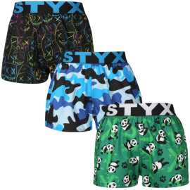 3PACK Detské trenky Styx art športová guma viacfarebné (3BJ18023) 9-11 let, trenírky. Detské šortky Styx - pohodlie pre všetkých malých dobrodruhov
Hľadáte pre svoje dieťa pohodlnú a kvalitnú spodnú bielizeň? Detské šortky Styx Art s klasickou gumou sú skvelou voľbou! Vďaka 100 % bavlne sú príjemné na telo, priedušné a vhodné na každodenné nosenie. Hravý dizajn a originálne vzory dodávajú detským šortkám moderný vzhľad. Šortky Styx sa vyrábajú v Českej republike, čo zaručuje prvotriednu kvalitu a precízne spracovanie.
Kvalitný materiál na pohodlné nosenie
Tieto šortky sú vyrobené zo 100 % bavlny, ktorá je mäkká, ľahká a prirodzene priedušná. Vďaka tomu dokonale odvádzajú vlhkosť a zaisťujú maximálne pohodlie aj pri celodennom nosení. Bavlna je tiež odolná a pri správnej starostlivosti si zachováva svoj tvar a farbu aj po mnohých praniach. Tkaná guma drží šortky pevne na mieste, ale zároveň netlačí a nespôsobuje nepríjemné otlaky.
Pohodlný strih a štýlový dizajn
Šortky Styx Art zaujmú na prvý pohľad nielen svojím pohodlím, ale aj veselým dizajnom s originálnymi potlačami, ktoré si deti zamilujú! Voľnejší strih neobmedzuje pohyb pri každodenných aktivitách, zatiaľ čo pevné švy a kvalitný materiál zaručujú ich dlhú životnosť aj po opakovanom praní. Elastický pás bezpečne drží a dodáva šortkám moderný vzhľad so športovým nádychom. Vďaka týmto vlastnostiam sú šortky ideálne na každodenné nosenie, domáce leňošenie a spanie, dobre sa hodia pre chlapcov aj dievčatá.
Prečo si ich deti zaručene zamilujú?

100 % bavlna: Mäkká, priedušná a príjemná na pokožku.
Vytkávaná guma v páse: Netlačí a dobre sedí.
Univerzálny voľný strih: Ideálne pre deti na voľný čas, do školy a na spanie.
Zábavný dizajn: Originálne potlače a žiarivé farby vždy zlepšia náladu.
Vyrobené v ČR: Kvalitné české spracovanie.

Spodná bielizeň Styx je jednou z najobľúbenejších
Česká značka Styx je medzi zákazníkmi známa najmä vďaka svojej spodnej bielizni s neotrelými vzormi vo výrazných farbách. Hlavným dôvodom obľúbenosti tejto značky sú však príjemné materiály a skvelé strihy, ktoré sme vyskúšali na vlastnej koži. Značka Styx patrí medzi naše privátne značky a za kvalitu našich výrobkov dáme ruku do ohňa.
Ako sa starať o šortky Styx?

Pranie: Odporúčané na 30 °C, aby sa zachovala mäkkosť a kvalita látky.
Sušenie: Nevhodné do sušičky, suš radšej na vzduchu.
Žehlenie: Áno, na nižšiu teplotu (odporúčame žehliť naruby).

Tip: Nájsť ten správny kus spodnej bielizne, ktorý vám dokonale padne, je niekedy náročné. Keď ho nájdete, oplatí sa oň dobre starať, aby dlho vydržal. Tipy, ako na to, nájdete v našom článku.