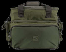 Korum taška progress tackle & bait bag 35 l.
 •Rozmery: 41 x 34 x 28 •Materiál: 600D Oxford Polyester, 300D Jacquard Ripstop, Heavy Duty PVC, Waterproof Neoprene