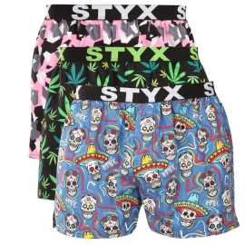 3PACK pánske trenky Styx art športová guma viacfarebné (3B18690) L, trenírky. Pánske šortky Styx Art - originálny dizajn a česká kvalita
Hľadáte šortky, ktoré v sebe spájajú pohodlie, originalitu a kvalitné spracovanie? Pánske šortky Styx s  tkanou športovou gumou sú presne to, čo potrebujete! Príjemný materiál poskytuje maximálne pohodlie pri každodennom nosení a ich originálny dizajn vám dodá štýl, aký nemá len tak hocikto. Navyše ide o český výrobok, čo zaručuje kvalitu a precízne spracovanie.
Kvalitný materiál pre maximálne pohodlie
Šortky Styx sú vyrobené zo 100 % bavlny, čo znamená, že sú priedušné, ľahké a príjemné na dotyk. Bavlna zaisťuje skvelú cirkuláciu vzduchu, takže sa budete cítiť sviežo aj po celodennom nosení. Tento prírodný materiál je zároveň odolný a príjemný na pokožku, čo oceníte pri každodennom nosení aj pri domácom relaxe.
Štýlový vzhľad a funkčný strih
Vďaka voľnejšiemu strihu vám šortky poskytujú maximálnu voľnosť pohybu, čo oceníte nielen počas dňa, ale aj pri športových aktivitách. Skrútená športová guma zaručuje, že šortky zostanú dokonale na svojom mieste a nikde netlačia. Žiarivé farby a jedinečné vzory robia z týchto šortiek jedinečný kúsok, ktorý do vášho šatníka prinesie trochu originality a zábavy.
Prečo si šortky Styx zamilujete?

100% bavlna pre skvelý komfort: Priedušný a príjemný materiál.
Česká kvalita: Šortky sú kompletne vyrobené v ČR.
Voľný strih pre maximálne pohodlie: Ideálne na každodenné nosenie a relaxáciu.
Štýlové vzory: Žiadna nuda v šuplíku, ale poriadna dávka originality a štýlu.

Česká značka Styx ponúka zábavu a prvotriednu kvalitu
Spodnú bielizeň Styx si obľúbia najmä tí, pre ktorých je dôležitá individualita. Nohavičky Styx hrajú všetkými farbami a okamžite vám zdvihnú náladu a sebavedomie. Okrem toho sa môžete tešiť aj na prvotriedne materiály a spracovanie. Farebné pánske trenírky Styx sú skvelou voľbou aj ako darček, pretože nimi jednoducho nemôžete nič pokaziť. Navyše sú kompletne ušité v Českej republike.
Ako sa o ne starať?
Aby vám šortky vydržali ako nové, odporúčame dodržiavať tieto pokyny.

Pranie: Perte v práčke pri teplote 30 °C, aby si bavlna zachovala svoju mäkkosť.
Sušička: Trenírky nie je vhodné sušiť v sušičke, radšej nechaj uschnúť voľne na vzduchu.
Žehlenie: Trenírky môžeš žehliť na strednú teplotu, aby sa materiál nepoškodil.

Tip: Staňte sa expertom na údržbu spodnej bielizne vďaka tipom v našom článku a doprajte svojim obľúbeným kúskom starostlivosť, akú si zaslúžia.