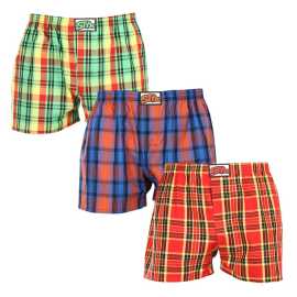 3PACK pánske trenky Styx klasická guma viacfarebné (3A100618) XL, trenírky. Česká kvalita a maximálny komfort
Doprajte si štýl a pohodlie s pánskymi šortkami Styx v pestrých farbách a originálnom dizajne. Šortky Styx sa navrhujú a vyrábajú v Českej republike, čo zaručuje nielen prvotriednu kvalitu, ale aj podporu miestnej výroby. Vďaka ich zábavným potlačiam a pohodlnému strihu budete hviezdou každého dňa.
Mäkký materiál pre celodenné pohodlie
Šortky Styx sú vyrobené zo 100 % bavlny, ktorá ponúka mäkkosť a priedušnosť aj pri celodennom nosení. Tento prírodný materiál je jemný k pokožke a vhodný aj pre mužov s citlivou pokožkou. Materiál je ľahký, takže je vhodný na každodenné aktivity a leňošenie na gauči, a zároveň dostatočne odolný, aby vydržal časté pranie.
Originálny dizajn a pohodlné nosenie
Šortky Styx vnesú do vášho šatníka hravosť a jedinečný štýl vďaka odvážnym farbám a originálnym potlačiam. Klasický elastický pás zaručuje pohodlné nosenie bez nepríjemného zarezávania. Voľný strih poskytuje maximálnu voľnosť pohybu a je ideálny na bežné nosenie, leňošenie doma alebo ako pohodlné pyžamo.
Prečo si zaobstarať šortky Styx?

Vyrobené v Českej republike s dôrazom na kvalitu a precíznosť.


Materiál zo 100 % bavlny pre mäkkosť a pohodlie.


Originálne a zábavné vzory, ktoré vás odlíšia.

Kvalita z Českej republiky, to je spodná bielizeň Styx
Spodná bielizeň Styx sa kompletne vyrába v Českej republike. Táto tradičná česká značka s viac ako 30-ročnou históriou dbá na kvalitu svojich výrobkov a využíva moderné technológie a tradičné postupy na zabezpečenie najvyššej kvality a pohodlia. Styx je navyše jednou z našich privátnych značiek, ktorým venujeme maximálnu starostlivosť a prikladáme ruku k dielu za ich výkon - pretože sme ich otestovali na sebe.
Ako sa starať o šortky Styx
Ak chcete zachovať kvalitu a pohodlie svojich šortiek, postupujte podľa týchto pokynov:

Pranie: Perte pri maximálnej teplote 30 °C, aby ste zachovali intenzívne farby a mäkkosť bavlny.


Sušenie: Neodporúčame sušenie v bubnovej sušičke, radšej ich nechajte voľne uschnúť na vzduchu.


Žehlenie: Šortky môžete žehliť pri nízkej teplote, aby mali hladký vzhľad.

Tip: Staňte sa expertom na údržbu spodnej bielizne vďaka tipom v našom článku a doprajte svojim obľúbeným kúskom starostlivosť, akú si zaslúžia.