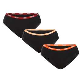 3PACK dámske nohavičky Puma čierné (503007001 007) L. Dámske nohavičky Puma – jednoduchosť a štýl v každom detaile
Zvoľte si pohodlie, ktoré vás bude sprevádzať každý deň. Dámske nohavičky Puma v klasickom strihu s jemným športovým nádychom sú ideálnou voľbou pre ženy, ktoré hľadajú kombináciu pohodlia, kvality a štýlu. Vďaka hladkému dizajnu a tkanej gume perfektne sedia a neobmedzujú pohyb – či už ste v práci, na cestách alebo pri športe.
Materiál, ktorý vás rozmazná
Nohavičky Puma sú vyrobené z vysoko kvalitnej bavlny s prímesou elastanu. Tkanina je priedušná, mäkká a príjemná na dotyk, ideálna na celodenné nosenie. Materiál je tiež dostatočne elastický, takže nohavičky sa perfektne prispôsobia vášmu telu.
Vďaka tejto kombinácii si užijete maximálne pohodlie bez nepríjemného rezania alebo vyhrňovania.
Praktický a nadčasový dizajn pre modernú ženu
Nohavičky Puma majú jednoduchý, klasický strih s nižším pásom a hladkými okrajmi, takže nie sú viditeľné pod oblečením. Tkaná guma s logom Puma dodáva spodnej bielizni športový vzhľad a zároveň zabezpečuje, že nohavičky zostanú na mieste a nezošmykujú sa.
Prečo by ste mali vyskúšať nohavičky Puma

Celodenné pohodlie: Mäkká bavlna s elastanom neobmedzuje pohyb.
Športový a elegantný vzhľad: Diskrétne logo Puma a jednoduchý strih.
Skvelé padnutie: Guma netlačí, ale nohavičky perfektne držia na mieste.
Všestranné použitie: Ideálne na každodenné nosenie, cestovanie a ľahké športové aktivity.

Spodná bielizeň Puma nie je určená len pre športovcov
Značka Puma je známa po celom svete predovšetkým vďaka oblečeniu a spodnej bielizni, ktoré nosia slávni športovci. Ponožky, tričká, podprsenky alebo boxerky Puma však môžete nosiť nielen do posilňovne, ale na všetky príležitosti; nebudú vám robiť hanbu na výlete ani v práci. Nech už si vyberiete akýkoľvek produkt, môžete sa tešiť na pohodlný materiál a presný strih, ktorý vám jednoducho perfektne padne.
Ako sa starať o dámske nohavičky Puma
Aby vám vaše obľúbené nohavičky vydržali čo najdlhšie, odporúčame dodržiavať tieto pokyny na údržbu.

Pranie: Perať pri 30 °C, ideálne na jemný cyklus. Používajte jemné pracie prostriedky bez bielidiel alebo agresívnych chemikálií, ktoré by mohli poškodiť elastan alebo tkanú gumu.
Sušenie: Nesušte v sušičke. Sušte prirodzene na vzduchu, mimo priameho slnečného žiarenia, aby nedošlo k poškodeniu vlákien alebo vyblednutiu farieb.
Žehlenie: Nežehlite. Materiál sa po vysušení prirodzene vyhladí a žehlenie by mohlo poškodiť elastickú časť a tvar nohavičiek.

Tip: Vaše obľúbené spodné prádlo si zaslúži šetrné zaobchádzanie. A pretože chceme, aby vám vydržalo čo najdlhšie, ponúkame aj rad príslušenstva na pranie, ktoré udrží vaše spodné prádlo dokonale čisté a ochráni materiál.