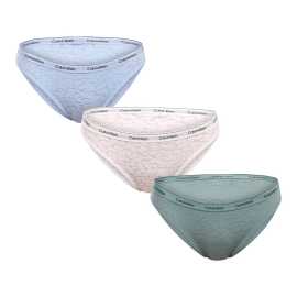 3PACK dámske nohavičky Calvin Klein viacfarebné (QD5069E-324) S.
Podčiarknite svoju osobnosť kvalitnou spodnou bielizňou a doprajte si pohodlie s dámskymi nohavičkami Calvin Klein, ktoré spájajú ikonický dizajn a praktický strih.
Ľahké, priedušné a dokonale pružné
Materiál s vysokým obsahom nylonu je ľahký, jemný na dotyk a dokonale odvádza vlhkosť.
Športová elegancia s dávkou ženskosti
Nohavičky majú klasický nižší strih s vykrojenými bokmi, ktoré opticky predlžujú nohy.
Prečo si nohavičky Calvin Klein zamilujete

Pohodlný materiál, ktorý s vami „dýcha“ a pekne sa prispôsobí vášmu telu.
Atraktívny dizajn a štýlová tkaná guma s logom.
Prémiová kvalita od značky Calvin Klein, ktorá vás nesklame.

Spodnú bielizeň Calvin Klein milujú ľudia na celom svete
Výnimočná spodná bielizeň Calvin Klein patrí k stáliciam módneho priemyslu.
Ako sa starať o spodnú bielizeň Calvin Klein
Aby vaše obľúbené nohavičky zostali dlho v skvelom stave, odporúčame dodržiavať tieto tipy na údržbu.

Pranie: Per na 30 ° C, ideálne ručne alebo v ochrannom vrecku.
Sušenie: Nohavičky môžeš sušiť v sušičke, ale na najnižšiu teplotu.
Žehlenie: Nežehliť – vďaka hladkému povrchu nie je žehlenie nutné a mohlo by poškodiť elastické vlákna.

Tip: Vaša obľúbená spodná bielizeň si zaslúži šetrné zaobchádzanie.