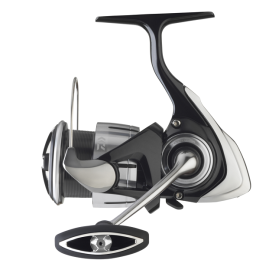 Daiwa navijak 23 lexa lt 2500.
 Koncepcia Airdrive ďalej znížila hmotnosť navijaku a posúva rovnováhu na zadnú časť – umožňuje ešte citlivejšie rybárčenie a lepšie nahadzovanie.
 Airdrive Rotor vyrobený z materiálu Zaion V funguje aj pri nízkom tlaku bez výrazného štartovacieho odporu a poskytuje vysokú citlivosť a optimálnu prezentáciu nástrahy – aj pri ľahkých nástrahách.