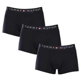 3PACK pánske boxerky Tommy Hilfiger modré (UM0UM03180 0SY) XL, trenky.
Doprajte si nadčasový štýl a špičkový komfort s pánskymi boxerkami od značky Tommy Hilfiger.
Prémiový materiál pre maximálne pohodlie
Boxerky Tommy Hilfiger sú vyrobené z jemnej, na dotyk veľmi príjemnej bavlny s prímesou elastanu, ktorý im dodáva pružnosť a dlhú životnosť.
Ikonyický štýl a precízny strih
Boxerky majú dlhšie nohavičky, ktoré sa nevyhrávajú a poskytujú dostatočné zakrytie a komfort.
Prečo by vám boxerky Tommy Hilfiger nemali chýbať

Prémiová bavlna s elastanom: Mäkká, priedušná a pohodlná na celodenné nosenie.
Dlhšie nohavičky a vyšívaný guma: Stabilita, štýl a žiadne rolovanie.
Elegantný a nadčasový dizajn: Skvelé na každodenné aj špeciálne príležitosti.

Spodná bielizeň Tommy Hilfiger je zárukou najvyššej kvality
Značka Tommy Hilfiger sa stala ikonou amerického obliekania pred takmer 40 rokmi a jej farebnosť v odtieňoch modrej, červenej a bielej je rozpoznateľná na prvý pohľad.
Ako sa starať o boxerky Tommy Hilfiger

Pranie: Per na 30 °C.
Sušenie: Boxerky možno sušiť v sušičke pri nízkej teplote.
Žehlenie: V prípade potreby je možné ich žehliť na nižšiu teplotu.

Tip: Nájdenie ideálneho kúsku spodnej bielizne môže byť niekedy náročné.