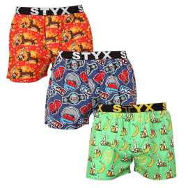 3PACK moške široke boksarice Styx art športna guma večbarvne (3B13946) L.
Iščete kratke hlače, ki združujejo udobje, izvirnost in kakovostno izdelavo?
Kakovosten material za največje udobje
Kratke hlače Styx so izdelane iz 100-odstotnega bombaža, zato so zračne, lahke in prijetne na otip.
Eleganten videz in funkcionalen kroj
Zaradi ohlapnejšega kroja vam kratke hlače omogočajo največjo svobodo gibanja, kar boste cenili ne le čez dan, temveč tudi med športnimi aktivnostmi.
Zakaj imate radi kratke hlače Styx?

100-odstotni bombaž za veliko udobje: Dihajoč in udoben material.
Češka kakovost: Kratke hlače so v celoti izdelane na Češkem.
Ohlapno prileganje za največje udobje: Idealno za vsakodnevno nošenje in sprostitev.
Elegantni modeli: Ne gre za dolgočasen predal, temveč za dobro mero izvirnosti in sloga.

Češka blagovna znamka Styx ponuja zabavo in vrhunsko kakovost
Spodnje perilo Styx bo še posebej priljubljeno pri tistih, ki jim je pomembna individualnost.
Kako skrbeti zanje?
Če želite zagotoviti, da bodo vaše kratke hlače zdržale kot nove, priporočamo, da upoštevate naslednje smernice.

Pralnica: Perite v pralnem stroju pri 30 °C, da ohranite mehkobo bombaža.
Sušilni stroj: Kratkih hlač ni priporočljivo sušiti v sušilnem stroju, temveč jih pustite, da se posušijo na zraku.
Likanje: Kratke hlače lahko likate na srednji temperaturi, da ne poškodujete materiala.

Nasvet: Postanite strokovnjak za vzdrževanje spodnjega perila z z nasveti v našem članku in svojim najljubšim kosom zagotovite nego, ki si jo zaslužijo.