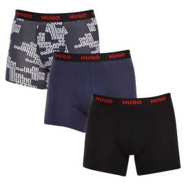 3PACK Herren Klassische Boxershorts HUGO mehrfarbig (50510192 405) XXL.
Setzen Sie auf zeitlose Eleganz und höchsten Komfort mit den HUGO Herren-Boxershorts.
Material, das sich perfekt an Sie anpasst
Die Kombination aus hochwertiger Baumwolle mit einem Hauch von Elastan sorgt für eine optimale Kombination aus Komfort und Flexibilität.
Ein Stil, der für sich selbst spricht
Die nüchterne Farbgebung ist für alle Männer geeignet, die keine Exzentrik mögen.
Warum Sie HUGO Boxershorts lieben werden

Hochwertiges Material aus einer Kombination von Baumwolle und Elastan.
Elegantes Design in klassischen Farben.
Längere Beine für mehr Komfort.

Hugo Unterwäsche für Liebhaber von Komfort und Luxus
Die Marke Hugo Underwear gehört zur Bekleidungsfamilie Hugo Boss und zeichnet sich durch hochwertige Materialien und präzise Verarbeitung aus.
Pflegehinweise für HUGO Boxershorts
Damit Ihre Lieblingsboxer lange halten, empfehlen wir Ihnen, diese Tipps zu befolgen.

Waschen: Der Stift hat eine Temperatur von 40 °C.
Trocknen: Sie können Ihre Boxershorts im Wäschetrockner im Schonprogramm trocknen.
Bügeln: Falls erforderlich, bügeln Sie sie bei niedrigerer Temperatur von innen nach außen.

Tip: Werden Sie ein Experte für die Pflege von Unterwäsche mit den Ratschlägen in unserem Artikel und geben Sie Ihren Lieblingsstücken die Pflege, die sie verdienen.