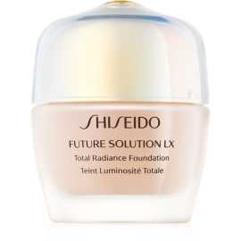Shiseido Future Solution LX Total Radiance Foundation omladzujúci make-up SPF 15 odtieň Golden 3/Doré 3 30 ml.
   Odhaľte skutočnú krásu svojej pleti, ktorá je skrytá pod povrchom.
   Vlastnosti: 
   
    zaisťuje plné krytie a dodáva pleti rozžiarený vzhľad 
    zmenšuje viditeľnosť rozšírených pórov, vrások a tmavých miest 
    potláča prejavy starnutia pleti a podporuje jej vitalitu 
    zanecháva pleť hladšiu, pevnejšiu a žiarivejšiu 
    pomáha viditeľne regenerovať pleť 
    chráni pred slnečným žiarením vďaka SPF 15 
   
   Zloženie: 
   
    Time Match Powder, Photochromatic Powder a Micro Fit Technology – reagujú na zmeny v pleti 
    extrakt z koreňa hokkaidskej byliny Angelica acutiloba – podporuje mladý vzhľad pleti 
    extrakt z listov Oshima Sakura – zaisťuje svieži a rozjasnený vzhľad 
    rozjasňujúce 4MSK – zanecháva pleť krásnu na pohľad 
    extrakt zo zeleného čaju Uji – má antioxidačné účinky 
    SkingenecellEnmei – predlžuje mladosť pleti 
   
   Ako aplikovať: Make-up naneste končekmi prstov na tvár a jemne ho rozotrite.