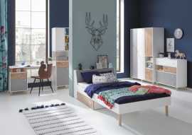 Detská izba rasmus i - biela/sivá/dub artisan.

 

Detská izba I sa skladá z týchto prvkov:


	Šatníková skriňa trojdverová Rasmus - 120x190x50cm (š, v, h)
	Písací stôl Rasmus - 125x76x55cm (š, v, h)
	Kombinovaná skriňa Rasmus 6 - 45x190x40cm (š, v, h)
	Detská posteľ Rasmus 90x200cm - 94x81x229cm (š, v, h)
	Šuplíková komoda Rasmus - 90x90x40cm (š, v, h)


 

Šatník ponúka dostatočný úložný priestor, kde môžete pohodlne umiestniť ako drobné oblečenie, tak bundy, kabáty alebo iné potreby.

 

Zapáčila sa vám kolekcia Rasmus?