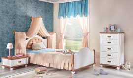 Detská zostava lovely - biela/orech.

 

Dominantným dielom modernej zostavy je štýlová posteľ, ktorá vyniká konštrukciou nôh a detailmi verne vyzerajúcimi ako drevo.

 

Zaujímavým vzpriameným dizajnom sa vyznačuje zásuvková komoda, ktorá tak šetrí miesto v izbe.

 

Medzi srdce izby sa zaradí aj krásny nočný stolík.

 

Detská zostava Lovely - biela/orech sa skladá z týchto prvkov:


	Posteľ 90x200cm Lovely - 105x96x214cm (š, v, h)
	Nočný stolík Lovely - 61x33x49cm (š, v, h)
	Zásuvková komoda Lovely - 61x110x49cm (š, v, h)