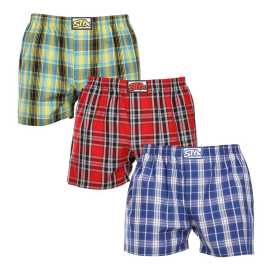 3PACK Herren Boxershorts Styx klassischer Gummizug mehrfarbig (3A102124) S.
Gönnen Sie sich Stil und Komfort mit den Styx-Shorts für Männer in bunten und originellen Designs.
Weiches Material für ganztägigen Komfort
Die Styx-Shorts bestehen aus 100% Baumwolle, die auch bei ganztägigem Tragen weich und atmungsaktiv ist.
Originelles Design und bequeme Passform
Die Styx-Shorts bringen mit ihren kräftigen Farben und originellen Prints Verspieltheit und einzigartigen Stil in Ihre Garderobe.
Warum Styx-Shorts?

Hergestellt in der Tschechischen Republik mit dem Schwerpunkt auf Qualität und Präzision.


Das Material aus 100% Baumwolle sorgt für Weichheit und Komfort.


Originelle und witzige Designs, die Sie von der Masse abheben werden.

Qualität aus der Tschechischen Republik, das ist Styx-Unterwäsche
Die Unterwäsche von Styx wird vollständig in der Tschechischen Republik hergestellt.
Pflegehinweise für Styx-Shorts
Um die Qualität und den Komfort Ihrer Shorts zu erhalten, beachten Sie bitte die folgenden Hinweise:

Wäscherei: Bei maximal 30 °C waschen, damit die Farben intensiv und die Baumwolle weich bleibt.


Trocknen: Wir empfehlen, sie nicht im Trockner zu trocknen, sondern sie an der Luft trocknen zu lassen.


Bügeln: Für ein glattes Aussehen können Sie die Shorts bei niedriger Temperatur bügeln.

Tip: Werden Sie mit den Tipps in unserem Artikel zum Experten für die Pflege von Dessous und geben Sie Ihren Lieblingsstücken die Pflege, die sie verdienen.