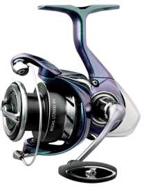 Daiwa navijak 24 regal lt 4000 d-cxh.
 Airdrive Rotor posúva výkon na ďalšiu úroveň a poskytuje výnimočnú tuhosť a minimálny ohyb aj pri vysokých tlakoch odporu.
 Zažite lepšiu rovnováhu pri spárovaní s vašim preferovaným prívlačovým prútom, pretože zníženie hmotnosti predného rotora maximalizuje vašu kontrolu a presnosť.
 Vylepšite svoje rybárske nastavenia s Daiwa Regal LT, kde sa pokročilá technológia snúbi so špičkovým výkonom.
 Vlastnosti: •Airdrive Design •Telo a Kryt Tela ZAION V •Airdrive Rotor •Tough Digigear •Infinite Anti-Reverse •ATD Typ - L brzdový systém •Cross Wrap systém •ABS Hliníková Longcast Cievka •Twist Buster III Kladka •Hliníková Rukoväť •T-Shape Páčka Rukoväte