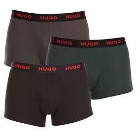 3PACK pánske boxerky HUGO viacfarebné (50469766 303) S, trenky.
Stavte na nadčasovú eleganciu a špičkový komfort s pánskymi boxerkami HUGO.
Materiál, ktorý vám dokonale padne
Kombinácia vysokokvalitnej bavlny s prímesou elastanu zaručuje optimálnu kombináciu pohodlia a pružnosti.
Štýl, ktorý hovorí sám za seba
Striedma farebnosť je vhodná pre všetkých mužov, ktorí nemajú radi módne výstrelky.
Prečo si zamilujete boxerky HUGO

Prvotriedny materiál v kombinácii bavlny a elastanu.
Elegantný dizajn v klasických farbách.
Dlhšie nohavičky pre väčšie pohodlie.

Spodná bielizeň Hugo pre milovníkov pohodlia a luxusu
Značka spodnej bielizne Hugo patrí do rodiny odevov Hugo Boss a vyniká kvalitnými materiálmi a precíznym spracovaním.
Ako sa starať o boxerky HUGO
Aby vaše obľúbené boxerky dlho vydržali, odporúčame dodržiavať tieto tipy.

Pranie: Per je pri teplote 40 °C.
Sušenie: Boxerky môžeš sušiť v sušičke na šetrný program.
Žehlenie: Pokiaľ je potrebné, žehli ich naruby pri nižšej teplote.

Tip: Staňte sa expertom na údržbu spodnej bielizne vďaka radám v našom článku a doprajte svojim obľúbeným kúskom starostlivosť, ktorú si zaslúžia.