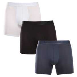 3PACK pánske boxerky Calvin Klein viacfarebné (NB3652A-QTA) S, trenky.
Objavte kombináciu moderných materiálov, ikonického štýlu a maximálneho komfortu.
Materiál novej generácie pre vaše pohodlie
Boxerky Calvin Klein sú vyrobené z inovatívnej zmesi lyocellu, polyesteru a elastanu.
Dizajn a strih pre moderného muža
Boxerky majú dlhšie nohavice, ktoré zabezpečujú pohodlie aj pri aktívnom pohybe a minimalizujú riziko vyhrnutia látky.
Prečo by boxerky Calvin Klein mali byť vo vašom šatníku

Prémiový materiál: Lyocell je extrémne mäkký, priedušný a šetrný k pokožke.
Dlhšie nohavice: Zabezpečujú pohodlné nosenie bez zhrňovania.
Štýlový a udržateľný dizajn: Nenápadné logo a ekologický materiál.

Spodná bielizeň Calvin Klein patrí medzi najobľúbenejšie na svete
Táto ikonická značka sa stala základným prvkom módneho priemyslu a tieto boxerky potvrdzujú, že Calvin Klein dokáže dokonale skombinovať pohodlie, kvalitu a moderný vzhľad.
Ako sa starať o boxerky Calvin Klein
Aby vaše obľúbené spodné prádlo zostalo dlho v perfektnom stave, odporúčame dodržiavať tieto pokyny na údržbu.

Pranie: Perte na 30 °C v jemnom cykle, ideálne naruby.
Sušenie: Môžete sušiť v sušičke pri nízkej teplote.
Žehlenie: Nežehlite, pretože by to mohlo poškodiť materiál.

Tip: Nájdenie správneho kusu spodnej bielizne, ktorý vám perfektne sedí, môže byť niekedy náročné.