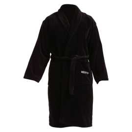 Župan Nedeto čierný (NZ001) L.
Vychutnajte si pocit luxusu a pohodlia s mäkkým županom od spoločnosti Nedeto.
Prírodný materiál pre maximálne pohodlie
Župan je vyrobený zo 100 % bavlny, ktorá je mäkká a príjemná na dotyk a zároveň dokonale absorbuje vlhkosť.
Elegantný dizajn s praktickými detailmi
Tento župan má klasický strih so šálovým golierom a pásom na zaväzovanie, ktorý vám umožní prispôsobiť si ho presne podľa vašich potrieb.
Prečo si vybrať župan Nedeto

Kvalitný materiál: 100 % bavlna pre maximálne pohodlie a savosť.
Elegantný dizajn: klasická farba a praktický strih vhodný na každú príležitosť.
Všestranné použitie: ideálny na domáce pohodlie, do kúpeľov aj ako darček.

Bielizeň Nedeto prináša eleganciu na každý deň.
Nedeto je jednou z našich privátnych značiek a na kvalitu našich boxeriek, nohavičiek, ponožiek, pyžám a županov dáme ruku do ohňa.
Ako sa starať o župan Nedeto?
Aby váš župan zostal dlho v perfektnom stave, odporúčame vám dodržiavať tieto pokyny.

Pranie: Perte pri 30 °C s jemným pracím prostriedkom, aby sa zachovala mäkkosť bavlny.
Sušenie: Neodporúča sa sušiť v bubnovej sušičke - najlepšie je sušenie na vzduchu, aby sa predĺžila životnosť materiálu.
Žehlenie: V prípade potreby môžete župan vyžehliť na nízkej teplote, aby sa zachoval jeho hladký vzhľad.

Tip: Nájsť ten správny kus spodnej bielizne, ktorý vám dokonale padne, môže byť náročné.