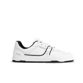 Barefoot Sneakers Barebarics Arise - White & Black.
        Obermaterial besteht aus hochwertigem glattem Nappaleder Es ist eine glatte Lederart, die leicht zu pflegen ist        Innenfutter besteht aus einem äußerst angenehmen Stoff, der auch eine hohe Abriebfestigkeit aufweist        Die Sohle ist aus weichem synthetischem Gummi mit hoher Verschleißfestigkeit        Die Einlegesohle besteht aus PU-Rezyklat und Mikrofaser, die für eine hervorragende Atmungsaktivität sorgen und die Füße trocken halten    
Barfuß-Eigenschaften:
        Anatomische Form - Der Sneaker respektiert die Form der Füße.
Mehr Info:
        Typ: Straßenschuhe        modernes urbanes Design        Entworfen und handgefertigt in der Europäischen Union, unter Verwendung lokaler nachhaltiger Materialien        hervorragende Haltbarkeit und Farbechtheit der Materialien        erhältlich in den Größen 36-47 (europäische Maße)