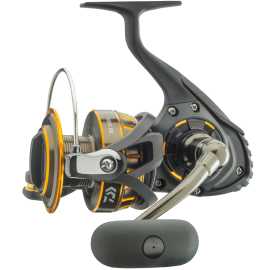 Daiwa navijak bg 8000.
 
 
  
 
 
 
 Povrch navijakov prešiel špeciálnou procedúrou úpravy a je opatrený bezfarebným povrchom, ktorý chráni navijak proti odieraniu a olupovaniu farby, obzvlášť pri náročnom rybolovu na mori.
 Klučka navijaku je pevne priskrutkovaná k telu a je vysoko odolná proti krúteniu či ohnutiu.