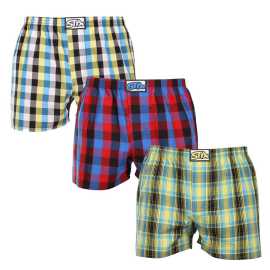 3PACK Herren Boxershorts Styx klassischer Gummizug mehrfarbig (3A102127) XL.
Gönnen Sie sich Stil und Komfort mit den Styx-Shorts für Männer in bunten und originellen Designs.
Weiches Material für ganztägigen Komfort
Die Styx-Shorts bestehen aus 100% Baumwolle, die auch bei ganztägigem Tragen weich und atmungsaktiv ist.
Originelles Design und bequeme Passform
Die Styx-Shorts bringen mit ihren kräftigen Farben und originellen Prints Verspieltheit und einzigartigen Stil in Ihre Garderobe.
Warum Styx-Shorts?

Hergestellt in der Tschechischen Republik mit dem Schwerpunkt auf Qualität und Präzision.


Das Material aus 100% Baumwolle sorgt für Weichheit und Komfort.


Originelle und witzige Designs, die Sie von der Masse abheben werden.

Qualität aus der Tschechischen Republik, das ist Styx-Unterwäsche
Die Unterwäsche von Styx wird vollständig in der Tschechischen Republik hergestellt.
Pflegehinweise für Styx-Shorts
Um die Qualität und den Komfort Ihrer Shorts zu erhalten, beachten Sie bitte die folgenden Hinweise:

Wäscherei: Bei maximal 30 °C waschen, damit die Farben intensiv und die Baumwolle weich bleibt.


Trocknen: Wir empfehlen, sie nicht im Trockner zu trocknen, sondern sie an der Luft trocknen zu lassen.


Bügeln: Für ein glattes Aussehen können Sie die Shorts bei niedriger Temperatur bügeln.

Tip: Werden Sie mit den Tipps in unserem Artikel zum Experten für die Pflege von Dessous und geben Sie Ihren Lieblingsstücken die Pflege, die sie verdienen.