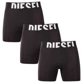 3PACK Herren Klassische Boxershorts Diesel schwarz (A17581-0DCBL-E4101) L.
Genießen Sie maximalen Komfort und selbstbewussten Stil mit diesen Herren-Boxershorts von Diesel.
Angenehmes Material für ganztägigen Komfort
Die Diesel Boxershorts bestehen aus einer Mischung aus Baumwolle und Elastan, die für ein angenehmes Tragegefühl, hervorragende Atmungsaktivität und optimale Elastizität sorgt.
Elegantes Aussehen und zeitloses Design
Der gut sitzende Gummizug hält die Boxershorts genau dort, wo sie sein sollen, sie sitzen nicht hoch und schneiden nirgends ein.
Warum Sie Diesel Boxershorts ausprobieren sollten

Luxuriöser Komfort dank der längeren Beine: Sie sind ideal für das ganztägige Tragen und bieten mehr Halt und weniger Reibung.
Hochwertiges Material: Es bietet Weichheit, Atmungsaktivität und Flexibilität, die sich ohne Einschränkung an Ihren Körper anpasst.
Zeitloses Design mit ikonischem Logo: Der markante, gewebte Gummizug verleiht dem Boxerslip Stil und sorgt dafür, dass er perfekt an seinem Platz bleibt.

Diesel-Unterwäsche für alle, die das Beste für sich wollen
Die ikonische Bekleidungs- und Unterwäschemarke Diesel wird Sie mit ihrem schlichten Stil mit originellen Elementen begeistern.
Pflege von Diesel Boxershorts
Damit Ihre Lieblingsunterwäsche lange hält, empfehlen wir Ihnen, diese Tipps zu befolgen.

Waschen: Wir empfehlen das Waschen bei 30 °C.
Trocknen: Diese Boxershorts sind nicht für den Wäschetrockner geeignet.
Bügeln: Boxershorts können auf einer niedrigen Stufe gebügelt werden, die für Baumwolle geeignet ist.

Tip: Es kann schwierig sein, die richtige Unterwäsche zu finden, die perfekt sitzt.