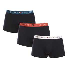 3PACK pánske boxerky Tommy Hilfiger viacfarebné (UM0UM03181 0RX) L, trenky.
Doprajte si nadčasový štýl a špičkový komfort s pánskymi boxerkami od značky Tommy Hilfiger.
Prémiový materiál pre maximálne pohodlie
Boxerky Tommy Hilfiger sú vyrobené z jemnej, na dotyk veľmi príjemnej bavlny s prímesou elastanu, ktorý im dodáva pružnosť a dlhú životnosť.
Ikonyický štýl a precízny strih
Boxerky majú dlhšie nohavičky, ktoré sa nevyhrávajú a poskytujú dostatočné zakrytie a komfort.
Prečo by vám boxerky Tommy Hilfiger nemali chýbať

Prémiová bavlna s elastanom: Mäkká, priedušná a pohodlná na celodenné nosenie.
Dlhšie nohavičky a vyšívaný guma: Stabilita, štýl a žiadne rolovanie.
Elegantný a nadčasový dizajn: Skvelé na každodenné aj špeciálne príležitosti.

Spodná bielizeň Tommy Hilfiger je zárukou najvyššej kvality
Značka Tommy Hilfiger sa stala ikonou amerického obliekania pred takmer 40 rokmi a jej farebnosť v odtieňoch modrej, červenej a bielej je rozpoznateľná na prvý pohľad.
Ako sa starať o boxerky Tommy Hilfiger

Pranie: Per na 30 °C.
Sušenie: Boxerky možno sušiť v sušičke pri nízkej teplote.
Žehlenie: V prípade potreby je možné ich žehliť na nižšiu teplotu.

Tip: Nájdenie ideálneho kúsku spodnej bielizne môže byť niekedy náročné.
