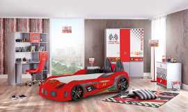 Detská izba i grand prix plus - červená/šedá/biela.

 

Luxusné auto posteľ Grand Prix Plus je dizajnovo ešte o level vyššie ako jej predchodca.

 

Zaujímavým prvkom je aj písací stôl poskytujúci perfektné zázemie pre štúdium aj zábavu.

 

Trojdverová šatníková skriňa verne prináša závodnú atmosféru a miestnosť oživuje mnohými farbami.

 

Detská komoda so štyrmi farebnými šuplíkmi a vzorom šachovnice poskytuje živý vzhľad a veľkú úložnú kapacitu.

 

Zostavu dolaďuje nočný stolík v atraktívnej kombinácii šedej a červenej farby.

 

Detská izba I Grand Prix Plus sa skladá z týchto prvkov:


	Posteľ auto 90x190 Grand Prix Plus - červená - 128x67x230cm (š, v, h)
	Písací stôl s knižnicou Grand Prix - 141x173x60cm (š, v, h)
	Šatníková skriňa 3D Grand Prix - 140x193x57cm (š, v, h)
	Detská komoda Grand Prix - 80x61x48cm (š, v, h)
	Detský nočný stolík Grand Prix - 47x35x40cm (š, v, h)



Všetok nábytok patriaci do kolekcie Grand Prix nájdete nižšie v súvisiacom tovare.