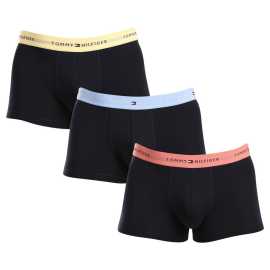 3PACK pánske boxerky Tommy Hilfiger tmavo modré (UM0UM02763 0XM) XXL, trenky.
Doprajte si nadčasový štýl a špičkový komfort s pánskymi boxerkami od značky Tommy Hilfiger.
Prémiový materiál pre maximálne pohodlie
Boxerky Tommy Hilfiger sú vyrobené z jemnej, na dotyk veľmi príjemnej bavlny s prímesou elastanu, ktorý im dodáva pružnosť a dlhú životnosť.
Ikonyický štýl a precízny strih
Boxerky majú dlhšie nohavičky, ktoré sa nevyhrávajú a poskytujú dostatočné zakrytie a komfort.
Prečo by vám boxerky Tommy Hilfiger nemali chýbať

Prémiová bavlna s elastanom: Mäkká, priedušná a pohodlná na celodenné nosenie.
Dlhšie nohavičky a vyšívaný guma: Stabilita, štýl a žiadne rolovanie.
Elegantný a nadčasový dizajn: Skvelé na každodenné aj špeciálne príležitosti.

Spodná bielizeň Tommy Hilfiger je zárukou najvyššej kvality
Značka Tommy Hilfiger sa stala ikonou amerického obliekania pred takmer 40 rokmi a jej farebnosť v odtieňoch modrej, červenej a bielej je rozpoznateľná na prvý pohľad.
Ako sa starať o boxerky Tommy Hilfiger

Pranie: Per na 30 °C.
Sušenie: Boxerky možno sušiť v sušičke pri nízkej teplote.
Žehlenie: V prípade potreby je možné ich žehliť na nižšiu teplotu.

Tip: Nájdenie ideálneho kúsku spodnej bielizne môže byť niekedy náročné.