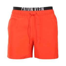 Pánske plavky Calvin Klein červené (KM0KM01093-XM8) L.
Chcete vyzerať štýlovo a zároveň si užívať maximálne pohodlie?
Ľahký a funkčný materiál vám zaručí pohodlie
Plavky sú vyrobené z ľahkého polyesteru, ktorý rýchlo schne a je veľmi odolný.
Pohodlný strih na každú príležitosť
Plavky Calvin Klein majú kratšie nohavičky, takže vás neobmedzujú a nechajú vyniknúť vaše nohy.
Prečo by vám plavky Calvin Klein nemali chýbať v šatníku

Prémiový dizajn: Luxusný vzhľad s ikonickým logom Calvin Klein.
Rýchloschnúci materiál.
Perfektný strih: Krátke nohavičky a elastický pás so šnúrkou na stiahnutie sa vám prispôsobia a zabezpečia maximálnu voľnosť pohybu.

Spodnú bielizeň Calvin Klein milujú ľudia na celom svete
Pánska spodná bielizeň Calvin Klein patrí k stáliciam módneho priemyslu.
Ako sa starať o svoje plavky?
Aby vám plavky vydržali ako nové, je dôležité venovať im správnu starostlivosť:

Pranie: Odporúča sa pri 30 °C s jemným pracím prostriedkom.
Sušenie: Nie je vhodné sušiť v bubnovej sušičke - najlepšie je nechať ich uschnúť na vzduchu.
Žehlenie: Nežehlite, materiál sa prirodzene vyrovná.

Tip: Výber plaviek, ktoré vám dokonale padnú a zvýraznia váš štýl, môže byť behom na dlhé trate.