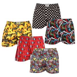 5PACK Herren Boxershorts Styx art klassischer Gummizug mehrfarbig (5A1174909) L.
Gönnen Sie sich Stil und Komfort mit den Styx-Shorts für Männer in bunten und originellen Designs.
Weiches Material für ganztägigen Komfort
Die Styx-Shorts bestehen aus 100% Baumwolle, die auch bei ganztägigem Tragen weich und atmungsaktiv ist.
Originelles Design und bequeme Passform
Die Styx-Shorts bringen mit ihren kräftigen Farben und originellen Prints Verspieltheit und einzigartigen Stil in Ihre Garderobe.
Warum Styx-Shorts?

Hergestellt in der Tschechischen Republik mit dem Schwerpunkt auf Qualität und Präzision.


Das Material aus 100% Baumwolle sorgt für Weichheit und Komfort.


Originelle und witzige Designs, die Sie von der Masse abheben werden.

Qualität aus der Tschechischen Republik, das ist Styx-Unterwäsche
Die Unterwäsche von Styx wird vollständig in der Tschechischen Republik hergestellt.
Pflegehinweise für Styx-Shorts
Um die Qualität und den Komfort Ihrer Shorts zu erhalten, beachten Sie bitte die folgenden Hinweise:

Wäscherei: Bei maximal 30 °C waschen, damit die Farben intensiv und die Baumwolle weich bleibt.


Trocknen: Wir empfehlen, sie nicht im Trockner zu trocknen, sondern sie an der Luft trocknen zu lassen.


Bügeln: Für ein glattes Aussehen können Sie die Shorts bei niedriger Temperatur bügeln.

Tip: Werden Sie mit den Tipps in unserem Artikel zum Experten für die Pflege von Dessous und geben Sie Ihren Lieblingsstücken die Pflege, die sie verdienen.