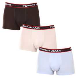 3PACK pánske boxerky Tommy Hilfiger viacfarebné (UM0UM02968 0R8) XXL, trenky.
Doprajte si nadčasový štýl a špičkový komfort s pánskymi boxerkami od značky Tommy Hilfiger.
Prémiový materiál pre maximálne pohodlie
Boxerky Tommy Hilfiger sú vyrobené z jemnej, na dotyk veľmi príjemnej bavlny s prímesou elastanu, ktorý im dodáva pružnosť a dlhú životnosť.
Ikonyický štýl a precízny strih
Boxerky majú dlhšie nohavičky, ktoré sa nevyhrávajú a poskytujú dostatočné zakrytie a komfort.
Prečo by vám boxerky Tommy Hilfiger nemali chýbať

Prémiová bavlna s elastanom: Mäkká, priedušná a pohodlná na celodenné nosenie.
Dlhšie nohavičky a vyšívaný guma: Stabilita, štýl a žiadne rolovanie.
Elegantný a nadčasový dizajn: Skvelé na každodenné aj špeciálne príležitosti.

Spodná bielizeň Tommy Hilfiger je zárukou najvyššej kvality
Značka Tommy Hilfiger sa stala ikonou amerického obliekania pred takmer 40 rokmi a jej farebnosť v odtieňoch modrej, červenej a bielej je rozpoznateľná na prvý pohľad.
Ako sa starať o boxerky Tommy Hilfiger

Pranie: Per na 30 °C.
Sušenie: Boxerky možno sušiť v sušičke pri nízkej teplote.
Žehlenie: V prípade potreby je možné ich žehliť na nižšiu teplotu.

Tip: Nájdenie ideálneho kúsku spodnej bielizne môže byť niekedy náročné.