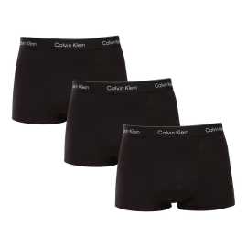 3PACK muške bokserice Calvin Klein crno (NB4286-TM6) XXL.
Ovaj set Calvin Klein muških bokserica ne samo da donosi potpunu udobnost, već i bezvremenski i moderan stil.
Kvalitetan materijal za svakodnevno nošenje
Calvin Klein bokserice izrađene su od vrhunskog pamuka s dodatkom elastina koji jamči mekoću, prozračnost i elastičnost.
Kraće hlače za maksimalnu slobodu kretanja
Calvin Klein bokserice imaju kraće gaćice, što je idealan izbor za one koji vole slobodnije kretanje i minimalna ograničenja.
Prednosti koje ćete cijeniti svaki dan

Prozračni pamuk: Održava vas svježima tijekom dana.


Fleksibilnost zahvaljujući elastinu: Bokserice se savršeno prilagođavaju vašem tijelu i ne ograničavaju kretanje.


Elegantna tkana guma: Logo Calvin Klein daje boksericama bezvremenski izgled.

Donje rublje Calvin Klein pružit će vam jedinstven stil
Calvin Klein muško donje rublje spada u konstante modne industrije.
Kako njegovati Calvin Klein bokserice
Kako bi bokserice dugo zadržale kvalitetu i udobnost, preporučujemo da se pridržavate sljedećih smjernica:

Pranje: Bokserice perite na 30°C kako biste sačuvali mekoću materijala.


Sušenje: Može se sigurno sušiti u sušilici na niskim temperaturama.


peglanje: Bokserice nije potrebno peglati.

Savjet: Pronaći pravi komad donjeg rublja koji vam savršeno pristaje ponekad je izazovno.