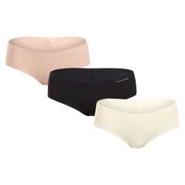 3PACK dámske nohavičky Calvin Klein bezšvové viacfarebné (QD3559E-WAO) XL.
Objavte kúzlo neviditeľného pohodlia s bezšvovými dámskymi nohavičkami Calvin Klein.
Inovatívny materiál pre každodenné pohodlie
Bezšvové nohavičky Calvin Klein sú vyrobené z vysoko kvalitného syntetického vlákna, ktoré kombinuje polyamid a elastan.
Minimalistický dizajn s ikonickým logom Calvin Klein
Bezšvové spracovanie dodáva nohavičkám dokonale hladký vzhľad, ktorý nie je viditeľný ani pod najpriliehavejším oblečením.
Výhody, ktoré si zamilujete

Bezšvový strih: Neviditeľné pod oblečením a dokonale pohodlné.
Ultrajemný materiál: Mäkký na dotyk, elastický a priedušný.
Nadčasový štýl Calvin Klein: Kombinácia elegancie a funkčnosti.

Spodná bielizeň Calvin Klein je obľúbená u ľudí po celom svete
Výnimočná spodná bielizeň Calvin Klein je základom módneho priemyslu.
Ako sa starať o bezšvové nohavičky Calvin Klein
Aby vaše obľúbené spodné prádlo zostalo dlho v perfektnom stave, odporúčame dodržiavať tieto pokyny na údržbu.

Pranie: Per je na jemný cyklus pri maximálne 30 °C.
Sušenie: Neodporúča sa sušiť v sušičke.
Žehlenie: Nohavičky nie je potrebné žehliť.

Tip: Nájdenie obľúbeného spodného prádla môže byť niekedy zdĺhavý proces, preto chceme, aby vaše obľúbené kúsky vydržali čo najdlhšie.