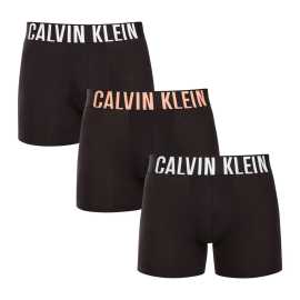 3PACK Herren Klassische Boxershorts Calvin Klein schwarz (NB3609A-VVN) S.
Genießen Sie ultimativen Komfort und Luxus mit den Calvin Klein Boxershorts für Männer in elegantem Schwarz.
Hochwertiges Material für ganztägigen Komfort
Die Boxershorts sind aus einer hochwertigen Mischung aus Baumwolle und Elastan gefertigt.
Elegantes Design und praktischer Schnitt
Die schwarze Farbe und der gewebte Gummizug mit kontrastierendem Calvin Klein-Logo sorgen für einen stilvollen und zeitlosen Look.
Warum Sie Calvin Klein Boxershorts lieben werden

Hochwertiges Material: Die Kombination aus Baumwolle und Elastan sorgt für Weichheit, Atmungsaktivität und Flexibilität für maximalen Komfort während des ganzen Tages.


Elegantes Design: Die zeitlose schwarze Farbe und das kultige, aufgestickte Calvin Klein-Logo verleihen den Boxershorts einen eleganten Look, der zu jedem Anlass passt.


Praktischer Schnitt: Die längeren Beine und die anpassungsfähige Passform bieten zusätzlichen Komfort und Bewegungsfreiheit, ideal für Freizeit, Beruf und Berufung.

Calvin Klein Unterwäsche wird von Menschen auf der ganzen Welt geliebt
Calvin Klein Herrenunterwäsche gehört zu den Aushängeschildern der Modeindustrie.
So pflegen Sie Ihre Calvin Klein Boxershorts
Damit Ihre neuen Boxershorts so lange wie möglich ihr Aussehen und ihre Qualität behalten, sollten Sie diese einfachen Richtlinien befolgen:

Wäscherei: Der Stift hat eine Höchsttemperatur von 30 °C.


Trocknen:  Das Trocknen im Wäschetrockner wird nicht empfohlen - Lufttrocknung ist die beste Option.


Bügeln: Boxershorts müssen nicht gebügelt werden, was Ihnen Zeit und Mühe erspart.

Tip: Die Suche nach Ihrer Lieblingsunterwäsche kann sehr langwierig sein, deshalb möchten wir, dass Ihre Lieblingsstücke lange halten.