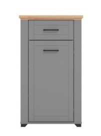 Předsíňová komoda lotta - šedá/dub artisan.

 

Korpus predsieňovej komody je tvorený laminom v šedej farbe, dvierka a čelo zásuvky naopak tvorí profilovaná MDF doska potiahnutá matnou šedou fóliou.

 

Rozmery Predsieňové komody Lotta sú 60,5x105x41cm (š, v, h).

 

Všetky produkty z kolekcie Lotta nájdete nižšie v súvisiacich produktoch.