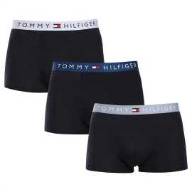 3PACK pánske boxerky Tommy Hilfiger tmavo modré (UM0UM03181 0TV) M, trenky.
Doprajte si nadčasový štýl a špičkový komfort s pánskymi boxerkami od značky Tommy Hilfiger.
Prémiový materiál pre maximálne pohodlie
Boxerky Tommy Hilfiger sú vyrobené z jemnej, na dotyk veľmi príjemnej bavlny s prímesou umelého vlákna, ktorý im dodáva pružnosť a dlhú životnosť.
Ikonyický štýl a precízny strih
Boxerky majú dlhšie nohavičky, ktoré sa nevyhrávajú a poskytujú dostatočné zakrytie a komfort.
Prečo by vám boxerky Tommy Hilfiger nemali chýbať

Prémiová bavlna s elastanom: Mäkká, priedušná a pohodlná na celodenné nosenie.
Dlhšie nohavičky a vyšívaný guma: Stabilita, štýl a žiadne rolovanie.
Elegantný a nadčasový dizajn: Skvelé na každodenné aj špeciálne príležitosti.

Spodná bielizeň Tommy Hilfiger je zárukou najvyššej kvality
Značka Tommy Hilfiger sa stala ikonou amerického obliekania pred takmer 40 rokmi a jej farebnosť v odtieňoch modrej, červenej a bielej je rozpoznateľná na prvý pohľad.
Ako sa starať o boxerky Tommy Hilfiger

Pranie: Per na 30 °C.
Sušenie: Boxerky možno sušiť v sušičke pri nízkej teplote.
Žehlenie: V prípade potreby je možné ich žehliť na nižšiu teplotu.

Tip: Nájdenie ideálneho kúsku spodnej bielizne môže byť niekedy náročné.