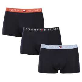 3PACK pánske boxerky Tommy Hilfiger tmavo modré (UM0UM03181 0T1) XL, trenky.
Doprajte si nadčasový štýl a špičkový komfort s pánskymi boxerkami od značky Tommy Hilfiger.
Prémiový materiál pre maximálne pohodlie
Boxerky Tommy Hilfiger sú vyrobené z jemnej, na dotyk veľmi príjemnej bavlny s prímesou elastanu, ktorý im dodáva pružnosť a dlhú životnosť.
Ikonyický štýl a precízny strih
Boxerky majú dlhšie nohavičky, ktoré sa nevyhrávajú a poskytujú dostatočné zakrytie a komfort.
Prečo by vám boxerky Tommy Hilfiger nemali chýbať

Prémiová bavlna s elastanom: Mäkká, priedušná a pohodlná na celodenné nosenie.
Dlhšie nohavičky a vyšívaný guma: Stabilita, štýl a žiadne rolovanie.
Elegantný a nadčasový dizajn: Skvelé na každodenné aj špeciálne príležitosti.

Spodná bielizeň Tommy Hilfiger je zárukou najvyššej kvality
Značka Tommy Hilfiger sa stala ikonou amerického obliekania pred takmer 40 rokmi a jej farebnosť v odtieňoch modrej, červenej a bielej je rozpoznateľná na prvý pohľad.
Ako sa starať o boxerky Tommy Hilfiger

Pranie: Per na 30 °C.
Sušenie: Boxerky možno sušiť v sušičke pri nízkej teplote.
Žehlenie: V prípade potreby je možné ich žehliť na nižšiu teplotu.

Tip: Nájdenie ideálneho kúsku spodnej bielizne môže byť niekedy náročné.