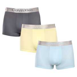3PACK pánske boxerky Calvin Klein viacfarebné (NB4269-VSC) M, trenky.
Chcete boxerky, ktoré ponúkajú maximálne pohodlie, moderný dizajn a špičkovú kvalitu?
Prvotriedny materiál pre celodenné pohodlie
Tieto boxerky sú vyrobené z kombinácie polyesteru a elastanu, čo poskytuje dokonalú kombináciu mäkkosti, pružnosti a odolnosti.
Moderný dizajn a dokonalý strih
Minimalistický vzhľad s elastickým pásom dopĺňa logo Calvin Klein, ktoré dodáva boxerkám luxusný a sofistikovaný štýl.
Prečo si boxerky Calvin Klein zamilujete?

Ľahký a priedušný materiál: Ideálne na každodenné nosenie aj náročné športové aktivity.
Dlhšia nohavička: Poskytuje lepšie krytie a oporu, nezhrňuje sa a neškrtí.
Rýchloschnúce a odolné: Ideálne na aktívny životný štýl.
Nadčasový dizajn: minimalistický dizajn a luxusný vzhľad značky Calvin Klein.

Spodnú bielizeň Calvin Klein milujú ľudia na celom svete.
Pánska spodná bielizeň Calvin Klein patrí k stáliciam módneho priemyslu.
Ako sa starať o boxerky?
Aby si vaše boxerky zachovali dokonalý tvar a kvalitu čo najdlhšie, dodržiavajte tieto pokyny:

Praní: Doporučujeme prát na 30 °C s jemným pracím prostředkem.
Žehlení: Nedoporučuje se, aby nedošlo k poškození materiálu.
Sušenie: Sušenie v sušičke sa neodporúča, radšej sušte voľne na vzduchu.

Tip: Nájsť ten správny kus spodnej bielizne, ktorý vám dokonale padne, môže byť náročné.