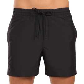 Bademode für Männer Calvin Klein schwarz (KM0KM01109-BEH) L.
Die neue Calvin Klein Bademode für Herren kombiniert das kultige Design der Marke mit modernen Elementen.
Calvin Klein-Qualität, die Sie nicht im Stich lässt
Calvin Klein Bademode wird zu 100 % aus recyceltem Polyester hergestellt, was eine hohe Qualität gewährleistet und gleichzeitig die Nachhaltigkeit fördert.
Durchdachtes Design für Ihren Komfort
Calvin Klein Bademode ist auf Komfort und Stil ausgerichtet.
Warum sollte Calvin Klein Bademode in Ihrem Kleiderschrank nicht fehlen?

Nachhaltigkeit: Die Bademode wird aus recycelten Materialien hergestellt, was die Auswirkungen auf die Umwelt reduziert.
Schnell trocknende Technologie: Das moderne Material bietet Ihnen den ganzen Tag über maximalen Komfort.
Elegantes und modernes Design: Calvin Klein kommt einfach nie aus der Mode.
Perfekte Wahl: Sie werden nicht nur am Strand, sondern auch bei Poolpartys oder beim Wassersport ein Star sein.

Calvin Klein Unterwäsche verleiht Ihnen einen einzigartigen Stil
Calvin Klein Herrenunterwäsche gehört zu den Aushängeschildern der Modeindustrie.
Pflegehinweise für Calvin Klein Bademode
Damit die Calvin Klein Bademode lange ihre Qualität und Farbe behält, ist es wichtig, die richtigen Pflegemaßnahmen zu ergreifen.

Waschen: Waschen Sie sie in der Waschmaschine bei maximal 30 °C und verwenden Sie ein mildes, materialschonendes Waschmittel.
Trocknen: Trocknen Sie Ihren Badeanzug nicht im Trockner, sondern lassen Sie ihn an der Luft im Schatten trocknen, damit die leuchtend rote Farbe nicht ausbleicht.
Lagerung: Lagern Sie den Badeanzug nach dem vollständigen Trocknen an einem trockenen und gut belüfteten Ort, um Schimmelbildung zu vermeiden.

Tip: Es kann schwierig sein, die richtige Unterwäsche zu finden, die perfekt sitzt.