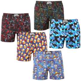 5PACK Calzones de hombre Styx premium art goma clásica (5AP1834568) XXL.
¿Quiere disfrutar de una comodidad absoluta y, al mismo tiempo, destacar con un estilo original?
Satén de algodón de lujo para un confort superior
Los shorts están confeccionados en satén de algodón 100%, lo que les confiere suavidad, ligereza y aireación.
Ajuste clásico cómodo y estampados originales
El pantalón corto Styx para hombre tiene un corte más holgado que te proporciona la máxima libertad de movimientos.
Por qué no deberías perderte los pantalones cortos de Styx

Satén de algodón de primera calidad: El tacto lujoso y la textura suave te mantendrán cómoda todo el día.
Diseño único: Sus originales estampados y atrevidos colores te levantarán el ánimo al instante.
Calidad checa: Fabricación de precisión y larga vida útil.

Calidad de la República Checa, eso es ropa interior Styx
La ropa interior Styx se fabrica íntegramente en la República Checa.
¿Cómo cuidar los pantalones cortos para que se mantengan como nuevos durante mucho tiempo?

Lavandería: Se recomienda lavar a 30 °C para mantener la suavidad y los colores vivos del short.
Secado: Prescinda del secador para que el material satinado conserve su aspecto lujoso.
Planchado: Puedes prescindir de la plancha o ponerla a baja temperatura para no dañar la delicada textura del tejido.

Consejo: Conviértete en una experta en mantenimiento de lencería con los consejos de nuestro artículo y dale a tus prendas favoritas el cuidado que se merecen.