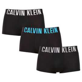 3PACK pánske boxerky Calvin Klein čierne (NB3611A-VVL) L, trenky.
Chcete boxerky, ktoré vám ponúknu dokonalé pohodlie, moderný dizajn a špičkovú kvalitu?
Prémiový materiál pre celodenné pohodlie
Tieto boxerky sú vyrobené z kombinácie umelých vlákien, čo zaisťuje dokonalú kombináciu mäkkosti, pružnosti a odolnosti.
Moderný dizajn a perfektný strih
Minimalistický vzhľad s vytkávanou gumou v páse dopĺňa logo Calvin Klein, ktoré boxerkám dodáva luxusný a sofistikovaný štýl.
Prečo si boxerky Calvin Klein zamilujete?

Ľahký a priedušný materiál: Ideálny na každodenné nosenie aj náročné športové aktivity.
Kratšie nohavičky: Umožňujú voľnosť pohybu, nezhrňujú sa a netlačia.
Rýchloschnúce a odolné: Perfektné pre aktívny životný štýl.
Nadčasový dizajn: Minimalistický dizajn a luxusný vzhľad Calvin Klein.

Spodná bielizeň Calvin Klein milujú ľudia po celom svete
Pánska spodná bielizeň Calvin Klein patrí medzi stálici módneho priemyslu.
Ako sa starať o boxerky?
Aby boxerky čo najdlhšie zachovali svoj perfektný tvar a kvalitu, dodržiavajte tieto pokyny:

Pranie: Odporúčame prať na 30 °C s jemným pracím prostriedkom.
Žehlenie: Neodporúča sa, aby nedošlo k poškodeniu materiálu.
Sušička: Sušenie v sušičke sa neodporúča, radšej sušte voľne na vzduchu.

Tip: Nájdenie správneho kusu spodnej bielizne, ktorý vám perfektne sedí, je niekedy náročné.
