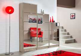 Zostava výklopných botníkov so zrkadlom vincent - dub šedý.

 

Dizajn botníkov je v modernom dekore dub šedý a botníky sú opatrené plastovými úchytkami.

 

Všetky botníky patriaci do kolekcie Vincent nájdete nižšie v súvisiacich produktoch.