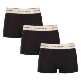 3PACK Herren Klassische Boxershorts Calvin Klein schwarz (NB4446-UB1) S.
Genießen Sie ultimativen Komfort und Luxus mit den Calvin Klein Boxershorts für Männer in elegantem Schwarz.
Hochwertiges Material für ganztägigen Komfort
Die Boxershorts sind aus einer hochwertigen Mischung aus Baumwolle und Elastan gefertigt.
Elegantes Design und praktischer Schnitt
Die schwarze Farbe und der gewebte Gummizug mit kontrastierendem Calvin Klein-Logo sorgen für einen stilvollen und zeitlosen Look.
Warum Sie Calvin Klein Boxershorts lieben werden

Hochwertiges Material: Die Kombination aus Baumwolle und Elastan sorgt für Weichheit, Atmungsaktivität und Flexibilität für maximalen Komfort während des ganzen Tages.


Elegantes Design: Die zeitlose schwarze Farbe und das kultige, aufgestickte Calvin Klein-Logo verleihen den Boxershorts einen eleganten Look, der zu jedem Anlass passt.


Praktischer Schnitt: Die längeren Beine und die anpassungsfähige Passform bieten zusätzlichen Komfort und Bewegungsfreiheit, ideal für Freizeit, Beruf und Berufung.

Calvin Klein Unterwäsche wird von Menschen auf der ganzen Welt geliebt
Calvin Klein Herrenunterwäsche gehört zu den Aushängeschildern der Modeindustrie.
So pflegen Sie Ihre Calvin Klein Boxershorts
Damit Ihre neuen Boxershorts so lange wie möglich ihr Aussehen und ihre Qualität behalten, sollten Sie diese einfachen Richtlinien befolgen:

Wäscherei: Der Stift hat eine Höchsttemperatur von 30 °C.


Trocknen:  Das Trocknen im Wäschetrockner wird nicht empfohlen - Lufttrocknung ist die beste Option.


Bügeln: Boxershorts müssen nicht gebügelt werden, was Ihnen Zeit und Mühe erspart.

Tip: Die Suche nach Ihrer Lieblingsunterwäsche kann sehr langwierig sein, deshalb möchten wir, dass Ihre Lieblingsstücke lange halten.